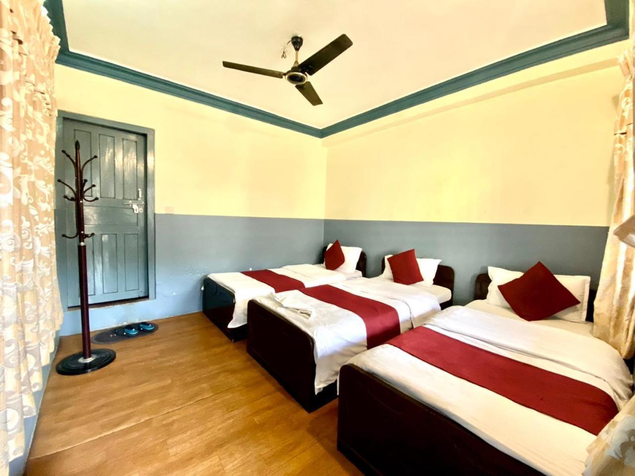 Hotel Piya Pvt Ltd โพคารา ภายนอก รูปภาพ